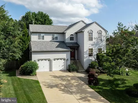 21 Teaberry Ln, Delran, NJ 08075