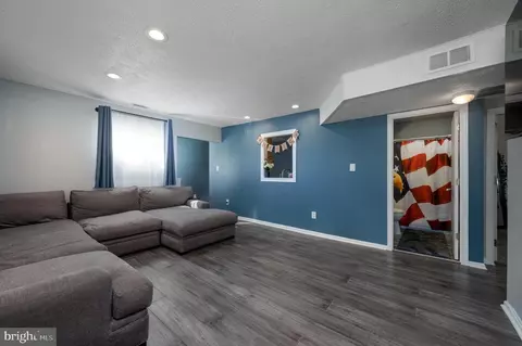 Entry Way - 448 Oakland Ave, Maple Shade, NJ 08052 photo 1 of 5