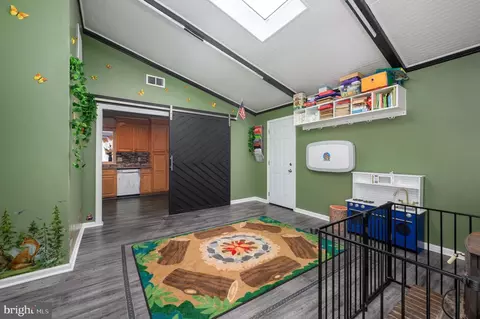 Entry Way - 448 Oakland Ave, Maple Shade, NJ 08052 photo 5 of 5
