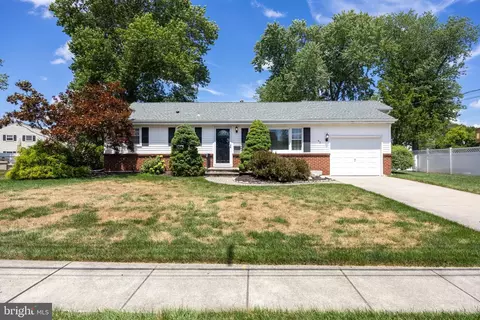 42 Radnor Blvd, Marlton, NJ 08053