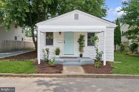 26 W 8th St, Burlington, NJ 08016