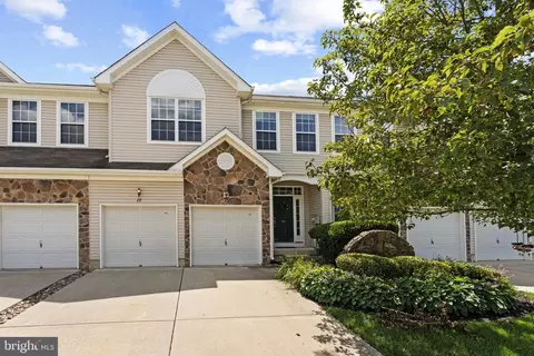 28 Cypress Point Rd, Mount Holly, NJ 08060