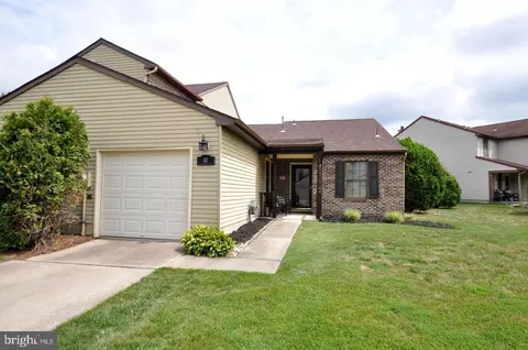 42 E Oleander Dr, Mount Laurel, NJ 08054