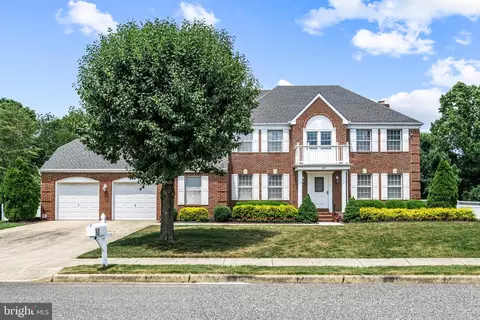 53 Horseshoe Dr, Mount Laurel, NJ 08054