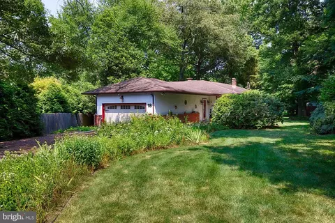 18 E Delaware Trl, Medford, NJ 08055