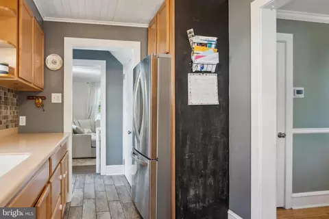 Entry Way - 214 E 4th St, Palmyra, NJ 08065 photo 4 of 5