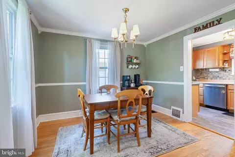 Dining - 214 E 4th St, Palmyra, NJ 08065 photo 1 of 2
