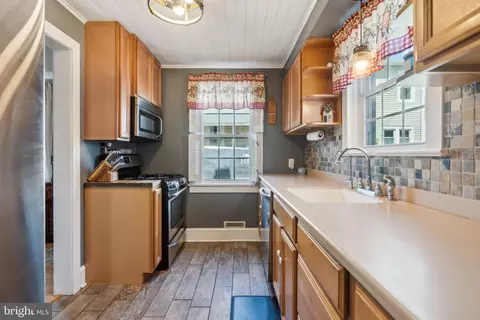Kitchen - 214 E 4th St, Palmyra, NJ 08065 photo 2 of 2