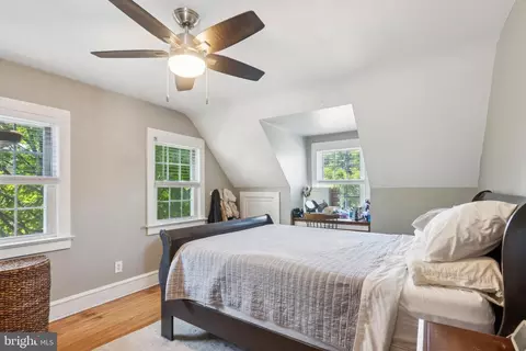 Bedroom - 214 E 4th St, Palmyra, NJ 08065 photo 3 of 5