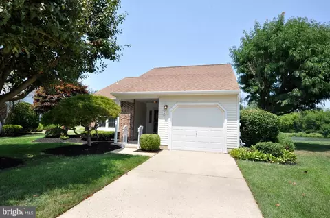 6 Wakefield Ct, Mount Laurel, NJ 08054