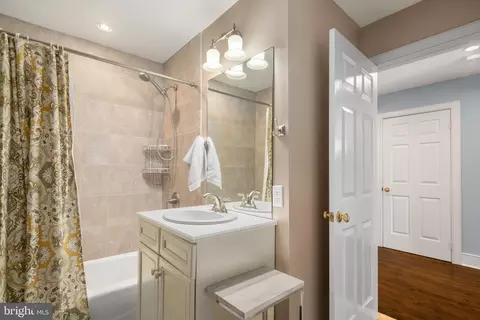 Bath - 14 E 3rd #E, Moorestown, NJ 08057 photo 4 of 5