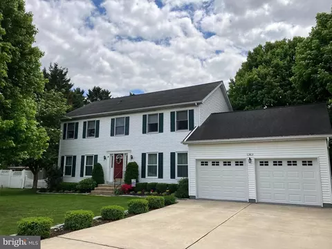 4 Pelle Ct, Florence, NJ 08518