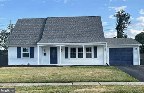 10 Holmes Ln, Willingboro, NJ 08046