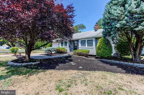 17 Barclay St, Cinnaminson, NJ 08077