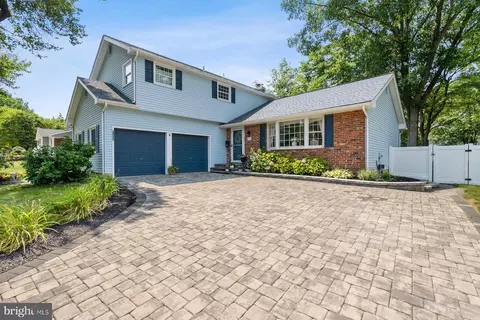 794 Carteret Ct, Mount Laurel, NJ 08054