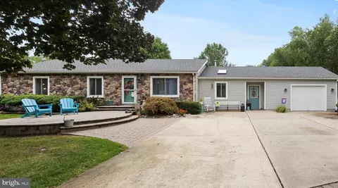 14 Shenandoah Ln, Southampton, NJ 08088