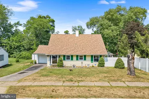 137 Plumtree Ln, Willingboro, NJ 08046