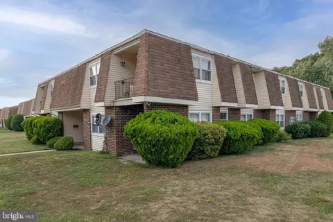 15 8 Florence Tollgate, Florence, NJ 08518