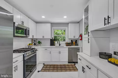 224 Stephen Dr, Cinnaminson, NJ 08077 photo 2