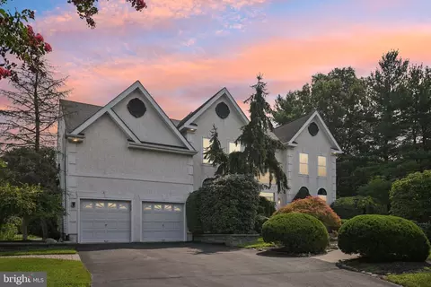 2 Autumnwood Ln, Mount Laurel, NJ 08054