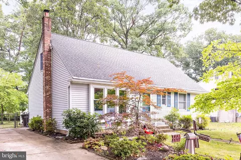 31 Henry St, Riverside, NJ 08075