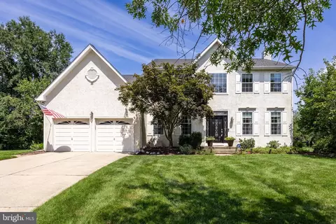 8 Atlanta Dr, Marlton, NJ 08053
