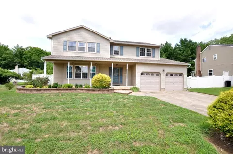 102 Berkshire Dr, Mount Laurel, NJ 08054