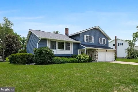 141 Ramblewood Pkwy, Mount Laurel, NJ 08054