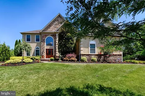 1 Melissa Ct, Moorestown, NJ 08057