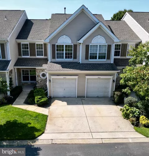 8004 Normandy Dr, Mount Laurel, NJ 08054