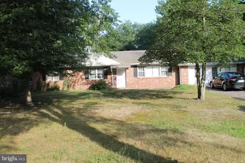 26 Taunton Rd, Medford, NJ 08055