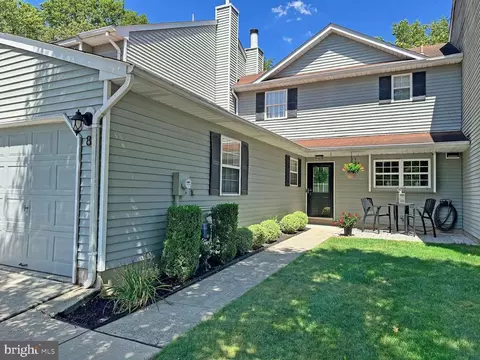 8 Winchester Ct, Bordentown, NJ 08505
