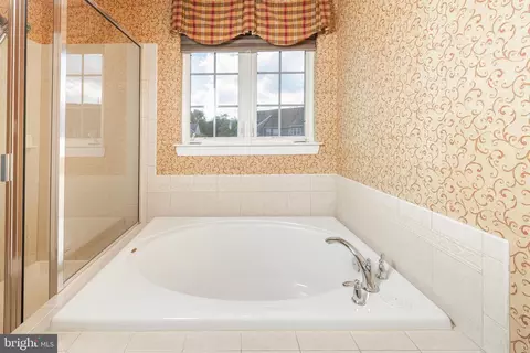 Bath - 2 Eagle Ln, Delanco, NJ 08075 photo 3 of 4