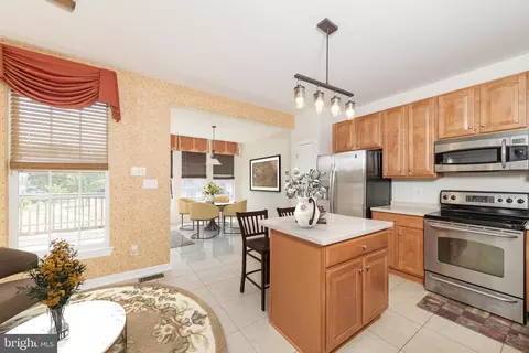 2 Eagle Ln, Delanco, NJ 08075