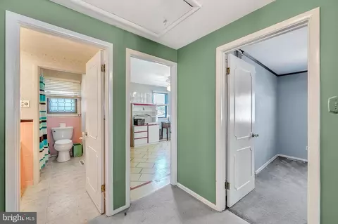 Entry Way - 709 Willow Dr, Cinnaminson, NJ 08077 photo 4 of 5