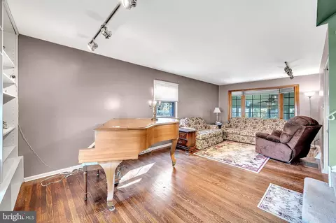 Living - 709 Willow Dr, Cinnaminson, NJ 08077 photo 1 of 4