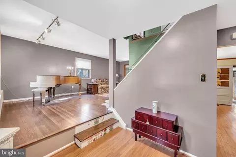 Entry Way - 709 Willow Dr, Cinnaminson, NJ 08077 photo 1 of 5