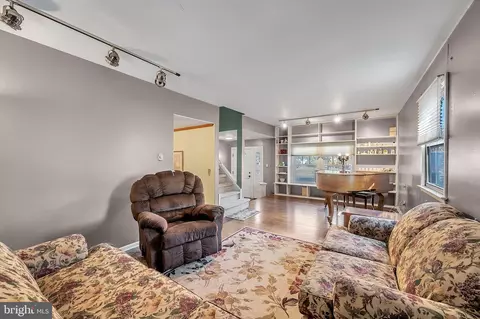 Living - 709 Willow Dr, Cinnaminson, NJ 08077 photo 2 of 4