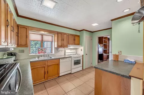 Kitchen - 709 Willow Dr, Cinnaminson, NJ 08077 photo 3 of 3