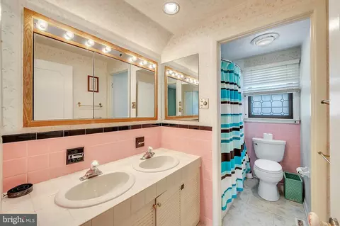 Bath - 709 Willow Dr, Cinnaminson, NJ 08077 photo 2 of 2