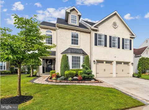 44 Long Bridge Dr, Mount Laurel, NJ 08054