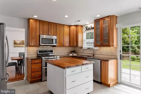 Kitchen - 10 Hampton Ct, Mount Laurel, NJ 08054 photo 1 of 3