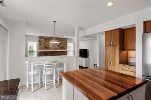 Kitchen - 10 Hampton Ct, Mount Laurel, NJ 08054 photo 3 of 3