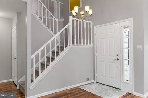 Entry Way - 10 Hampton Ct, Mount Laurel, NJ 08054 photo 1 of 2