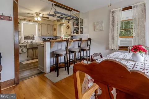 Dining - 99 Pine St, Beverly, NJ 08010 photo 2 of 2