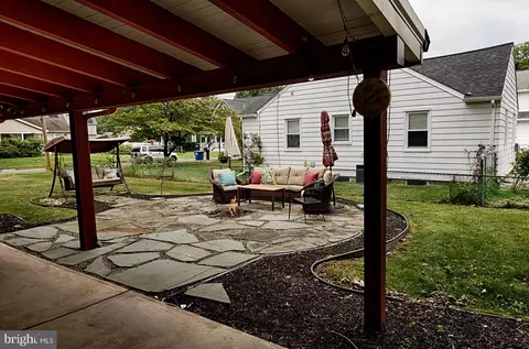 Exterior - 99 Pine St, Beverly, NJ 08010 photo 4 of 6