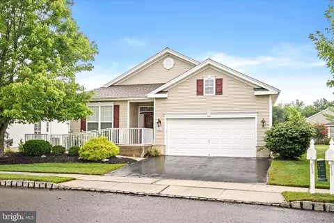 11 Newton Ct, Columbus, NJ 08022