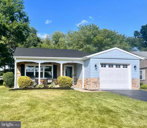 10 Andover Ct, Southampton, NJ 08088