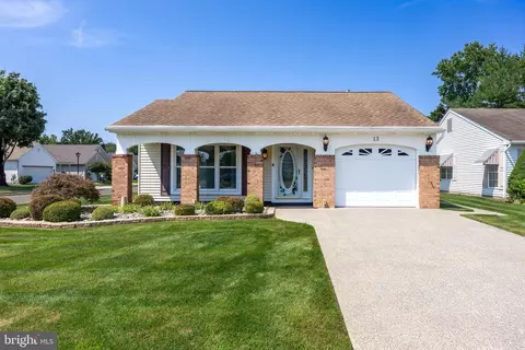 13 Stratford Rd, Southampton, NJ 08088