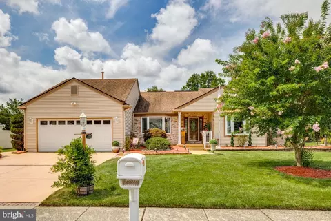 20 Fulton Dr, Mount Laurel, NJ 08054